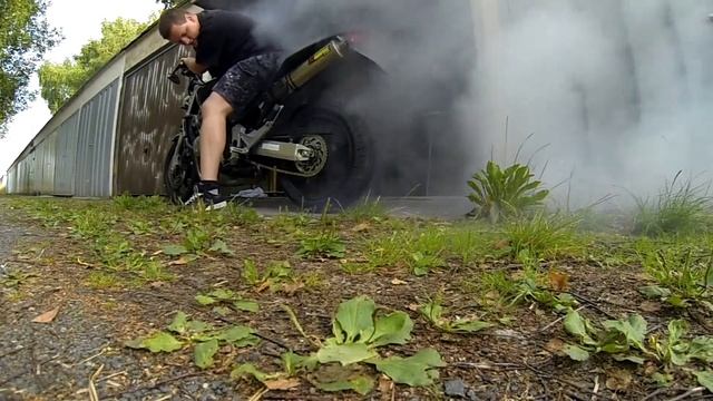 Honda Hornet 900 Burnout смотреть онлайн