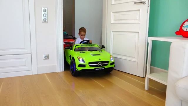 BAD KIDS & GIANT CANDY M&M's Johny Johny Yes Papa Nursery Rhymes Song & Learn Colors for Children смотреть онлайн