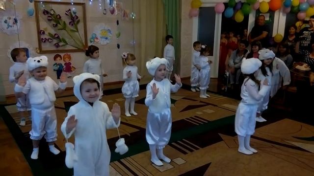танец "Белые медведи" ДНЗ №18 смотреть онлайн