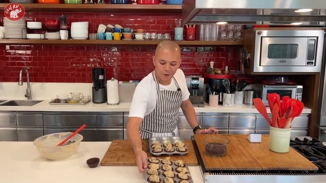 MUFFINS TWO WAYS! SUPER DALI GAWIN, PROMISE! Chef RV’s Muffins смотреть онлайн