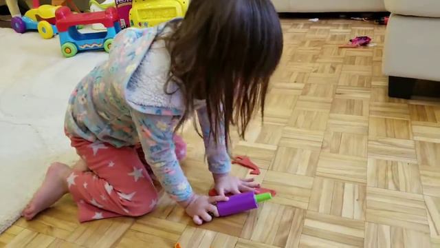 Дети лепят животных из пластелина/ развивающее видео/Kids play with doh смотреть онлайн