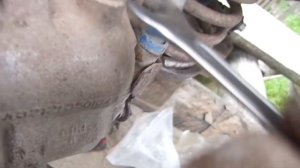 Как отвернуть ШТУЦЕР на суппорте/прикипел тормозной штуцер/нива/суппорт/тормоза.