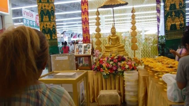 Daily Bang: #Bangkok #Buddhism @ Tesco Lotus смотреть онлайн