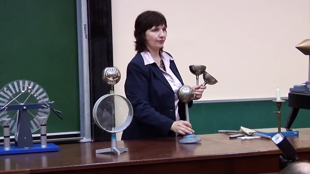 Физика. Эксперименты по электростатике смотреть онлайн