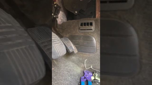 Part 1: 2011 Nissan Frontier Clutch Pedal Return / Assist Spring Disconnected from Hydraulics смотреть онлайн