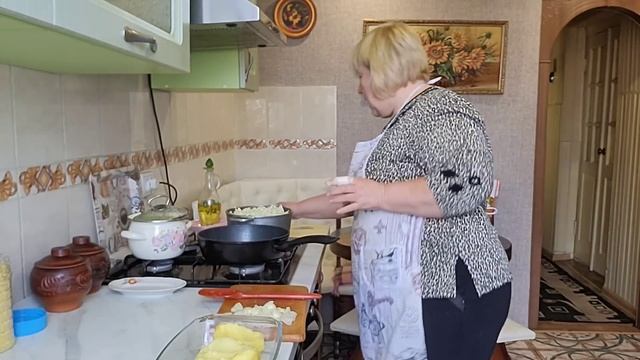 Рулет из Скумбрии. Картошка фаршированная. Капуста тушеная с курицей. Суп с фрикадельками.
