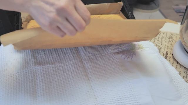 Вкусный и очень легкий рецепт рулета с творожным сыром и сливовым вареньем смотреть онлайн