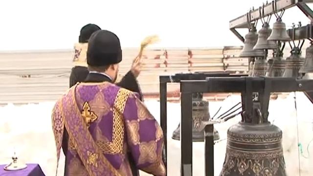 Торжественное освящение колоколов в храме Дмитрия Солунского смотреть онлайн