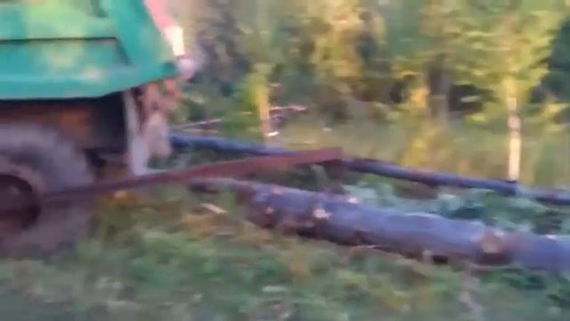 loading of the wood in Siberia погрузка бревен в Сибири смотреть онлайн