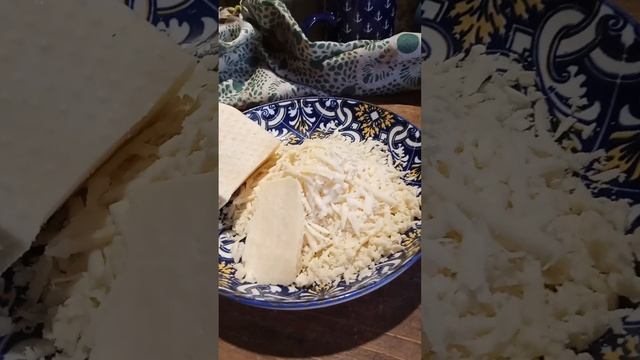 ПРОШЛОГОДНИЙ СЫР . . . смотреть онлайн