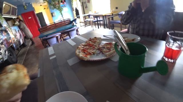 13 апреля. Европейские улочки Кирова. Пицца вкуснющая на обед. Солнце меня очень любит...вся красна смотреть онлайн