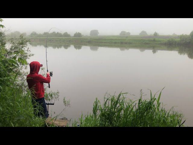 Ночная рыбалка на ОКЕ / Первая ночная-летняя рыбалка на реке ОКА смотреть онлайн