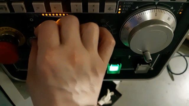 Выполнение программы с USB на стойке SYNTEC смотреть онлайн