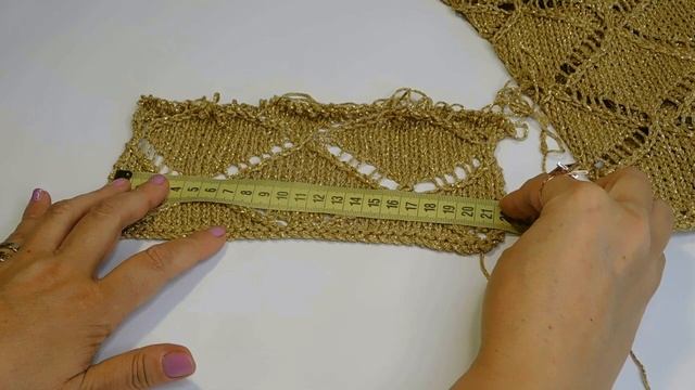 Золотистое летнее платье спицами/Вязаное платье в стиле Бохо смотреть онлайн