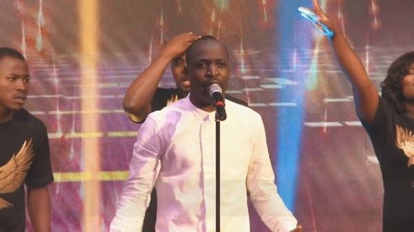 BREATHE - Dunsin Oyekan #dunsinoyekan #worship #praise