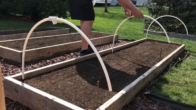 Installing Hoops & Row Covers смотреть онлайн