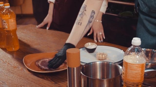 Вкусные рецепты с "Доня" - Стейк на пряном масле смотреть онлайн