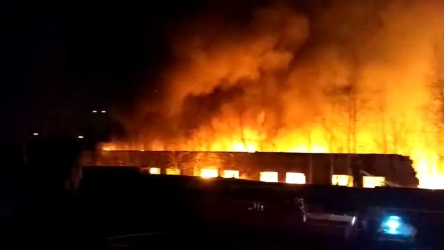 пожар в г.жуковский.17.11.2017. горят склады "главербор" смотреть онлайн