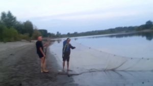 рыбалка бреднем))парень в шоке