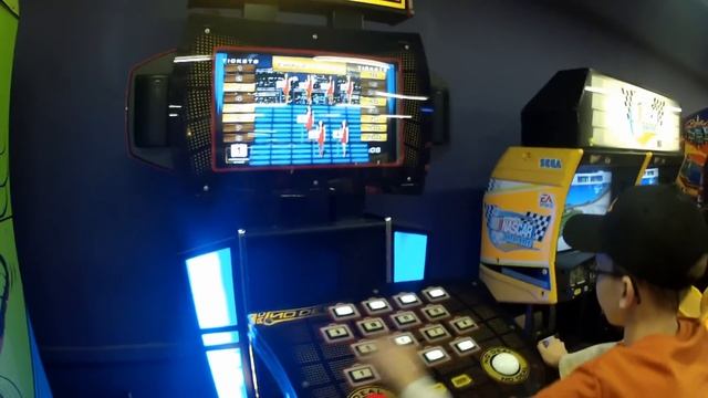 #11 Landon playing at the arcade! смотреть онлайн