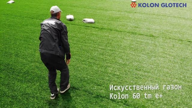 Укладка искусственного газона(искусственная трава) на стадионе "Луч" смотреть онлайн