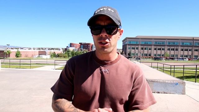 How to Rollerblade Backwards in a skate park (Ramps and Quarters) A Beginner's Guide смотреть онлайн