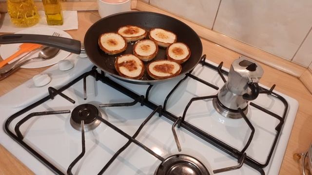 Мягкие ,нежные оладьи на кефире,без яиц. смотреть онлайн