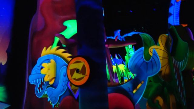 [4K] Disneyland Paris Buzz Lightyear Laser Blast Ride Buzz l'Éclair смотреть онлайн