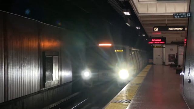 Bart Train - D & E Car Bombardier #3004 Richmond Bound Orange Line Arriving into North Berkeley смотреть онлайн