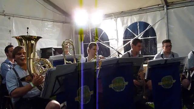 Blechsalat - Sakvicka Polka Live смотреть онлайн