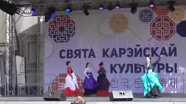 Танцуют корейцы в Минске смотреть онлайн