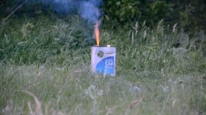 Эксперимент. взрываем мощной петардой канистру с бензином