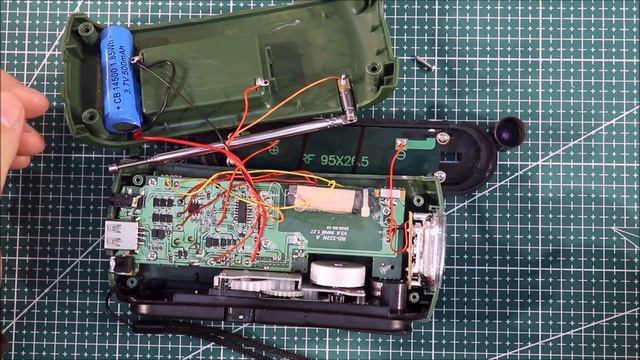 FM/AM Радио RD332 для хайкинга с фонариком и C зарядкой от солнца, вращения ручки и USB