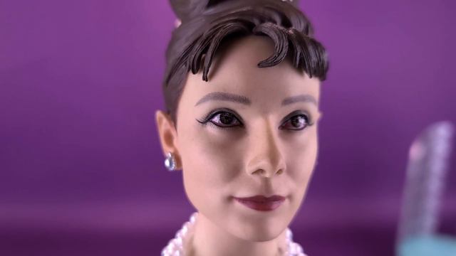 Star Ace Breakfast at Tiffany's Holly Golightly 1/4 Scale Statue Deluxe Version With Light смотреть онлайн