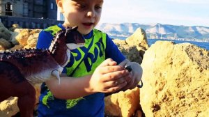 Мир Юрского периода 2. Раскопки и битвы динозавров!