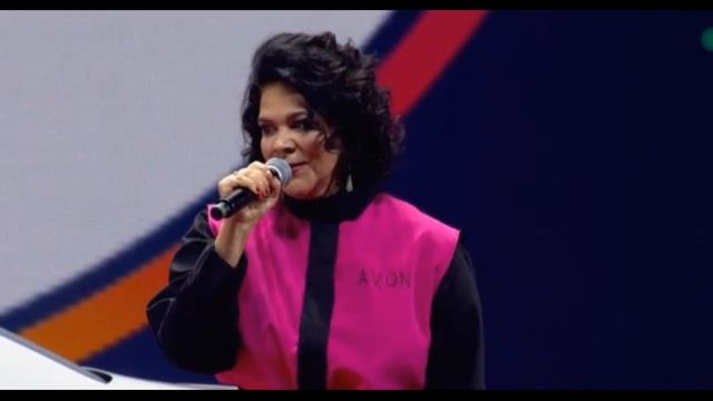 Подарки всем 25 летним на Фестивале красоты AVON 2018. смотреть онлайн