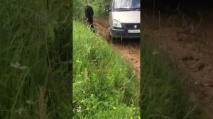 Соболь 4х4. Подъём по сырой глиняной «дороге» со снятым передним карданом