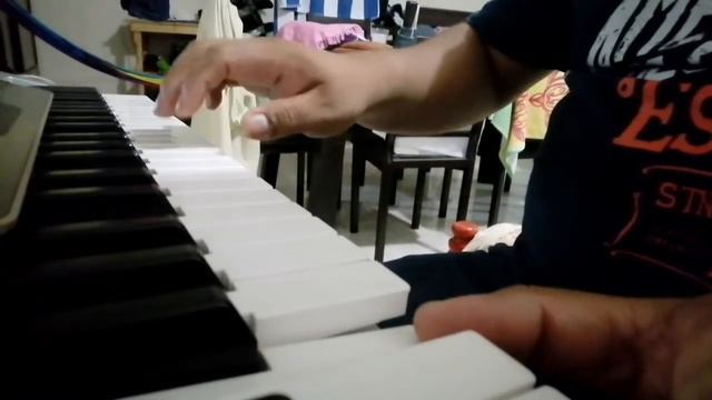 tocando samples con el Yamaha YPT 360 y con el Kontak 6 смотреть онлайн