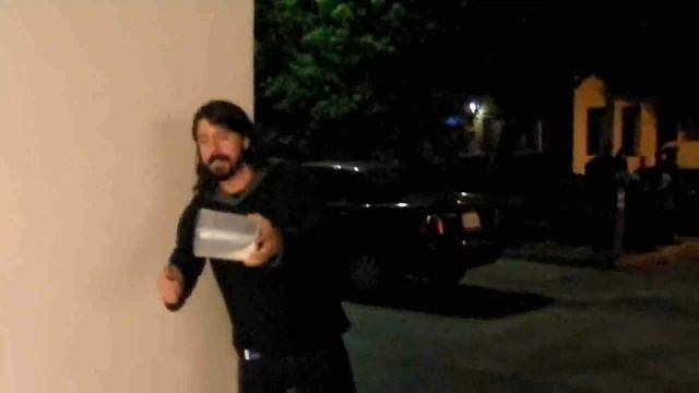 Dave Grohl and coffee creamer смотреть онлайн