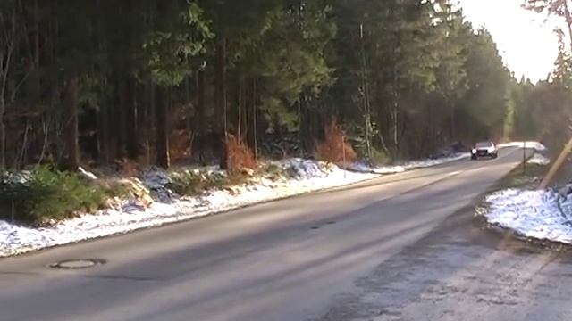 Gorilla drives Mercedes Benz SL 500 V8 смотреть онлайн