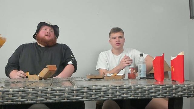 Jynxzi And Caseoh Mukbang With TTS смотреть онлайн