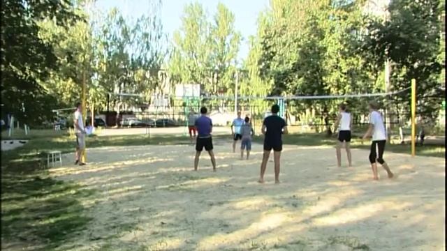 Блок, подача и немного удачи. В Ельце прошёл турнир по пляжному волейболу смотреть онлайн