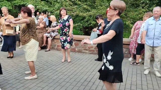 29.07.23г..."ВАНЕЧКА"...на Гомельском танцполе в парке... смотреть онлайн