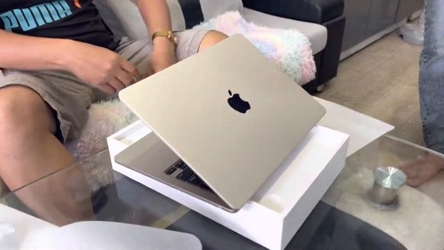 Unboxing MacBook Air M2 Good Color starlight 2022 смотреть онлайн