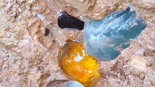 Recently, the output of green jadeite is very high, and there is a backlog of gemstones dug out. смотреть онлайн