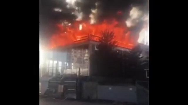 Пожар у ТРЦ «Звезда» в Самаре на видео уничтожил надежды на музей рок-н-ролла смотреть онлайн