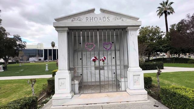 Grave Of Tough Bad Ass Guitarist RANDY RHOADS🎸🎸 ! Guitarist Of OZZY OSBOURNE. #guitar #guitarist