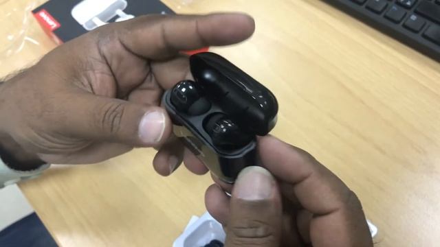 Lenovo LivePods Unboxing and Review Black Version смотреть онлайн