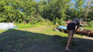 Диванный строитель с женой строят