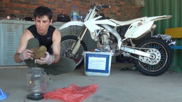 Обслуживание воздушного фильтра мотоцикла эндуро. смотреть онлайн